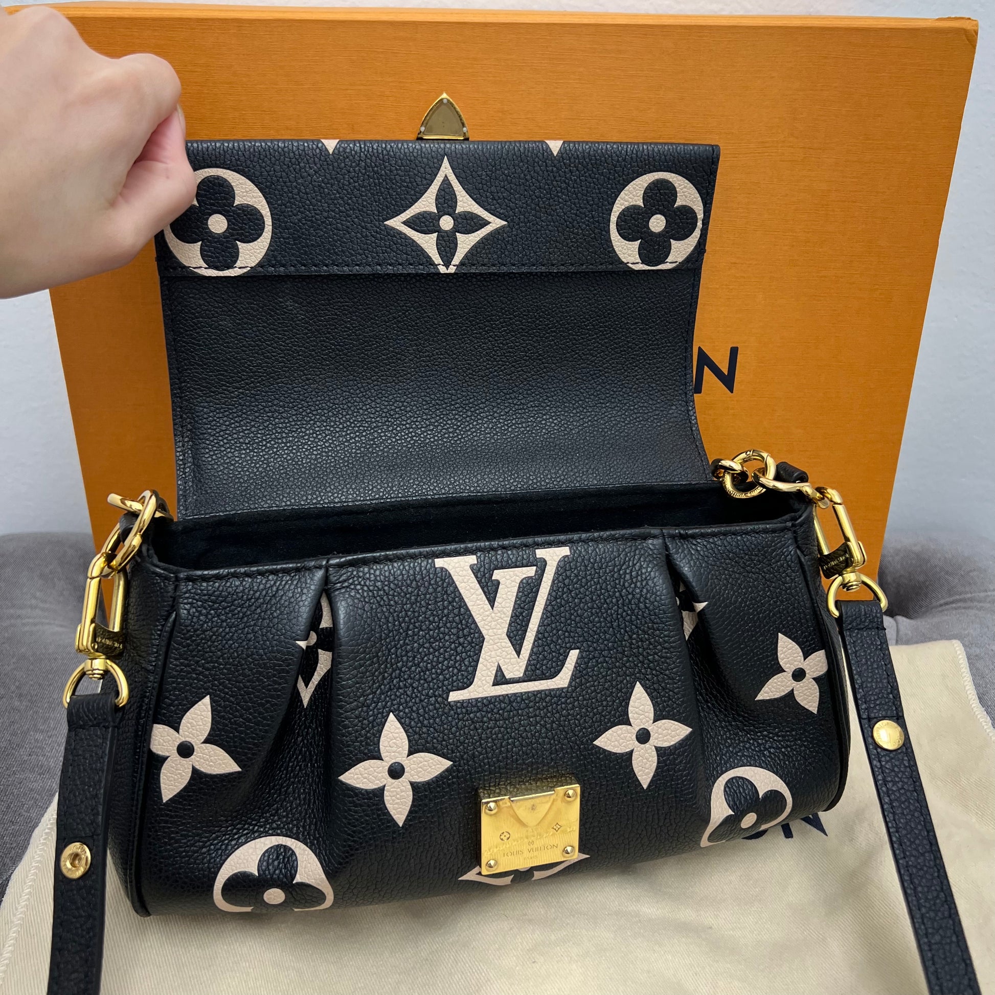 Favorite Bicolour Monogram Empreinte Leather - Handbags