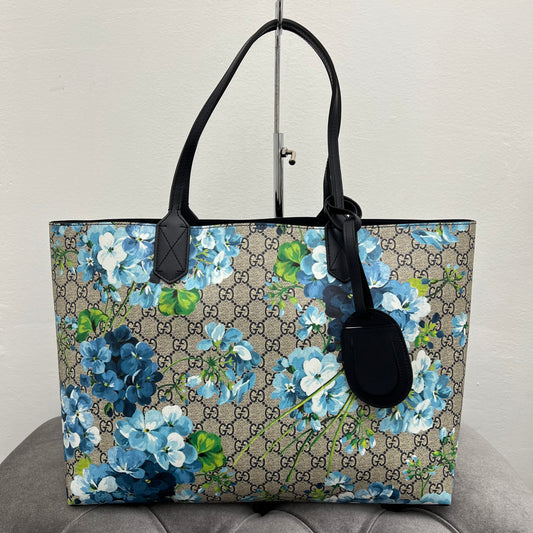 Gucci GG Supreme Small Blooms Pouch in Blue NEW - J'adore Fashion