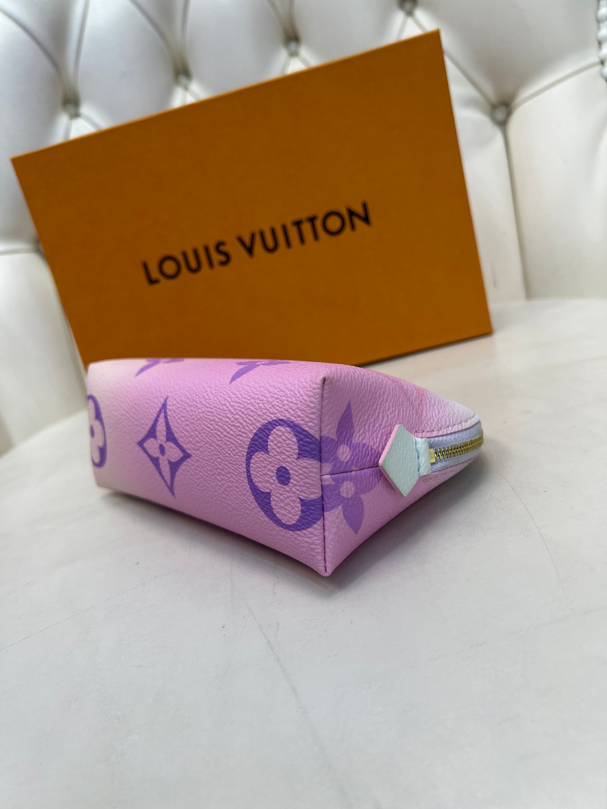 Louis Vuitton Escale Pochette Pink Pastel Cosmetic Pouch Giant Monogram  Toiletry