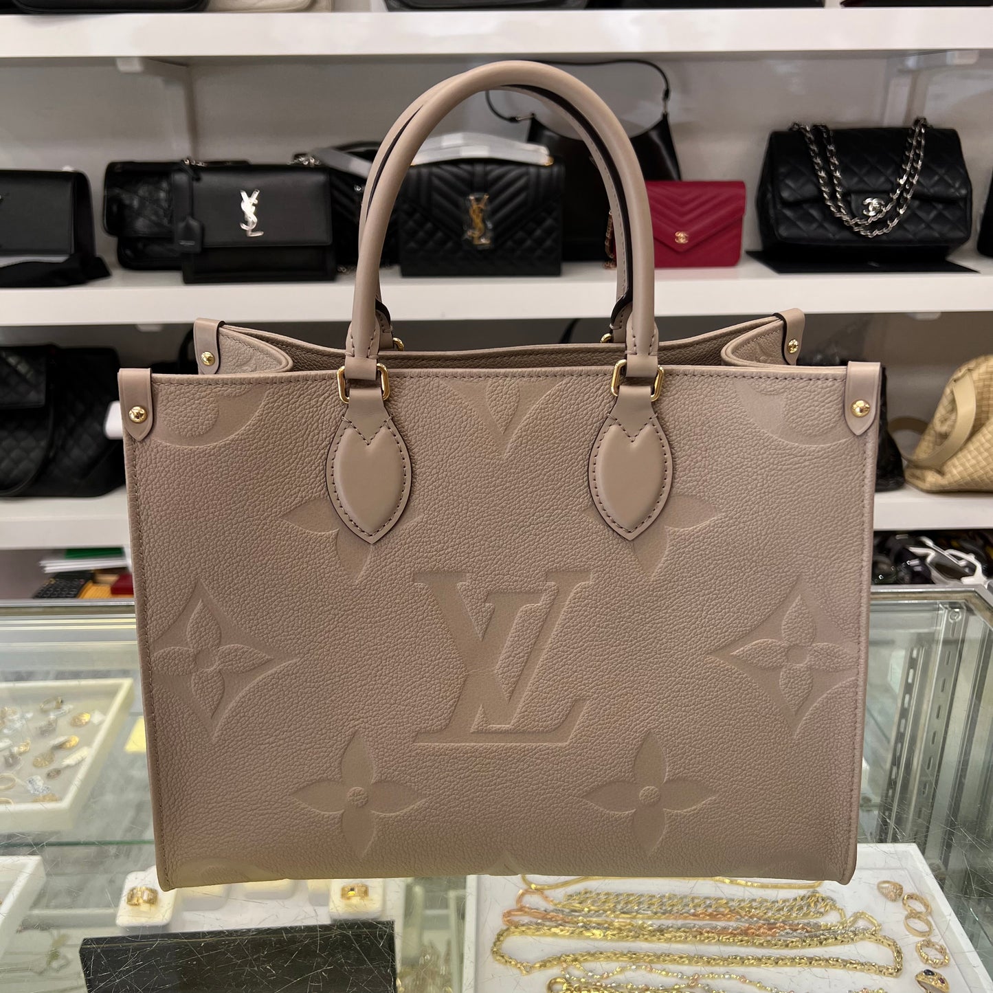 Louis Vuitton On the Go MM, Turtle Dove, New in Dustbag - Julia