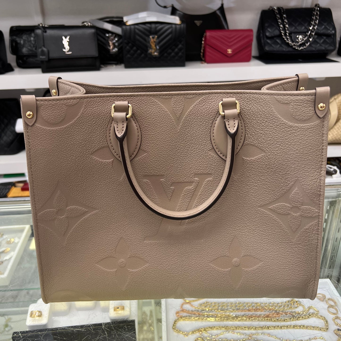 Louis Vuitton On the Go MM, Turtle Dove, New in Dustbag - Julia