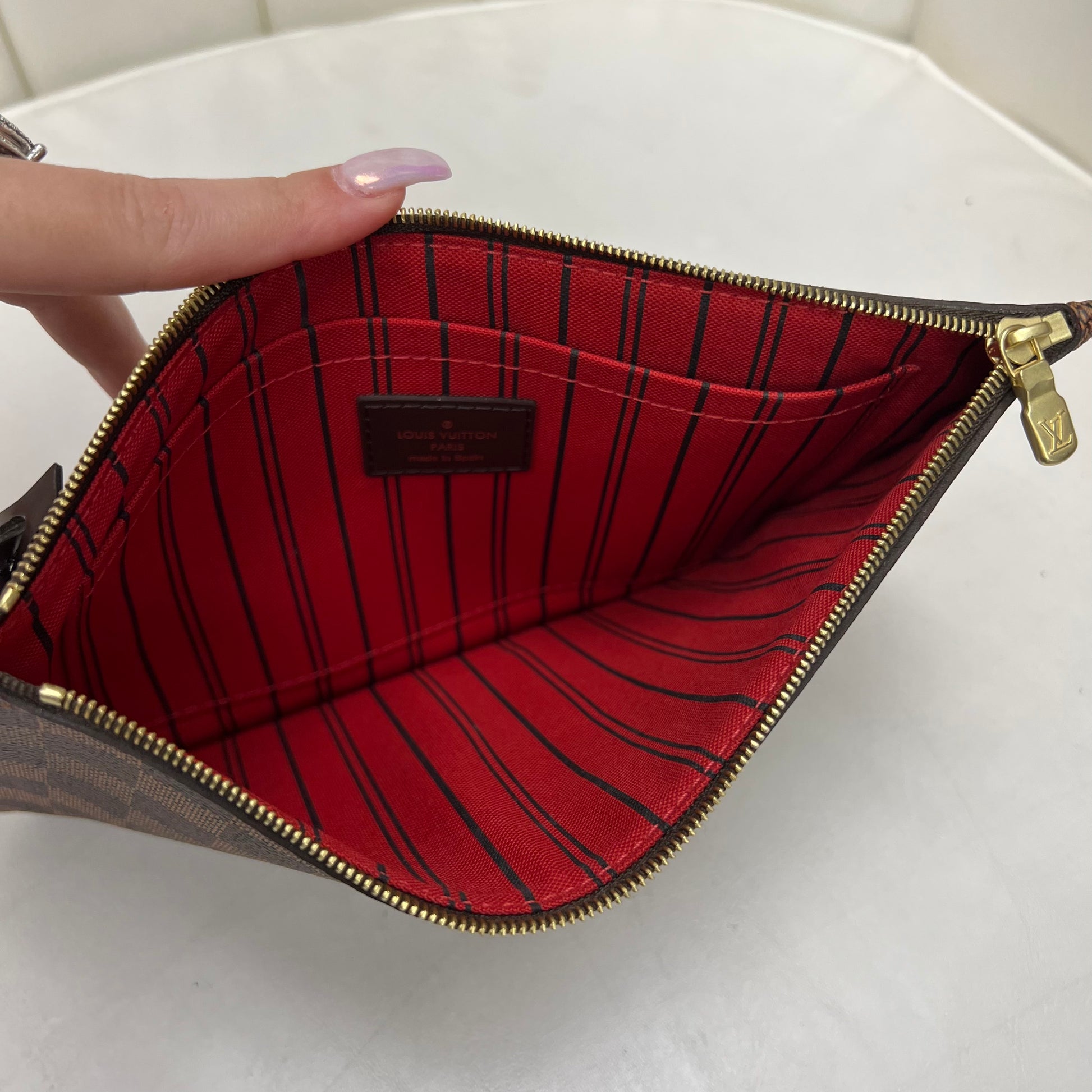 The many uses for the Louis Vuitton Neverfull Pouch. #jadore #bags #co